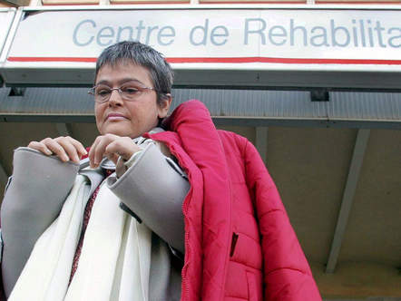 西班牙医生成功施行世界上首例女性双手移植
