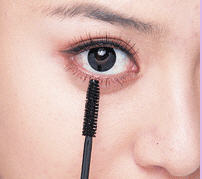 彩妆:电力十足,令人怜爱的桃花眼